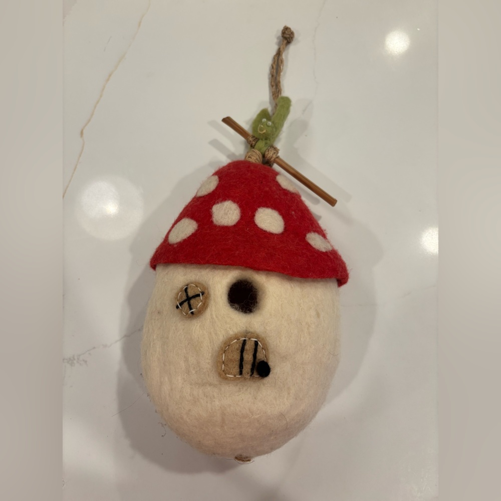 Felt mushroom birdhouse decor handmade woodland - Picture 7 of 8